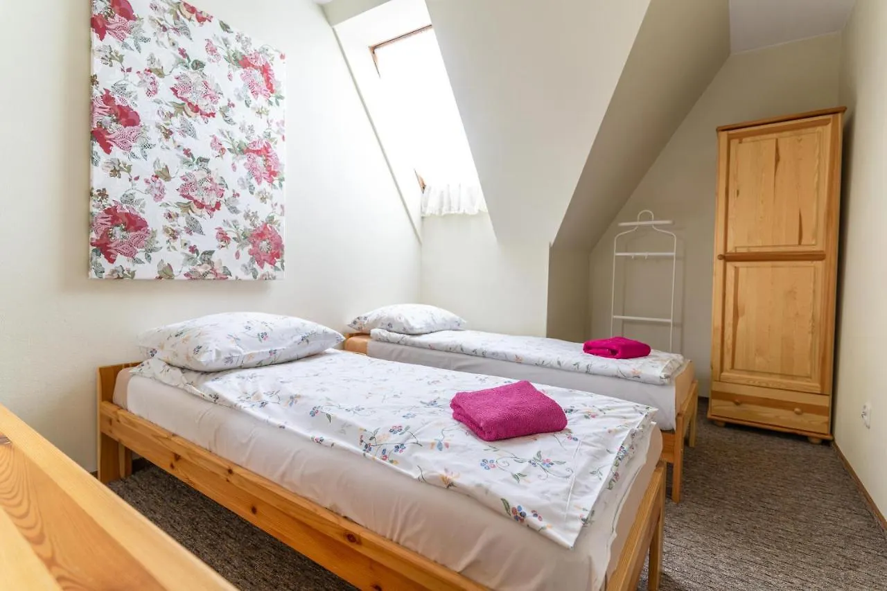 Hostal Albergue Miedzynarodowe Schronisko Mlodziezowe Ptsm Szarotka Zakopane
