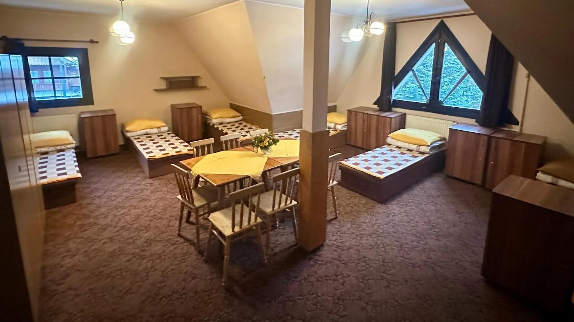 Albergue Miedzynarodowe Schronisko Mlodziezowe Ptsm Szarotka Zakopane
