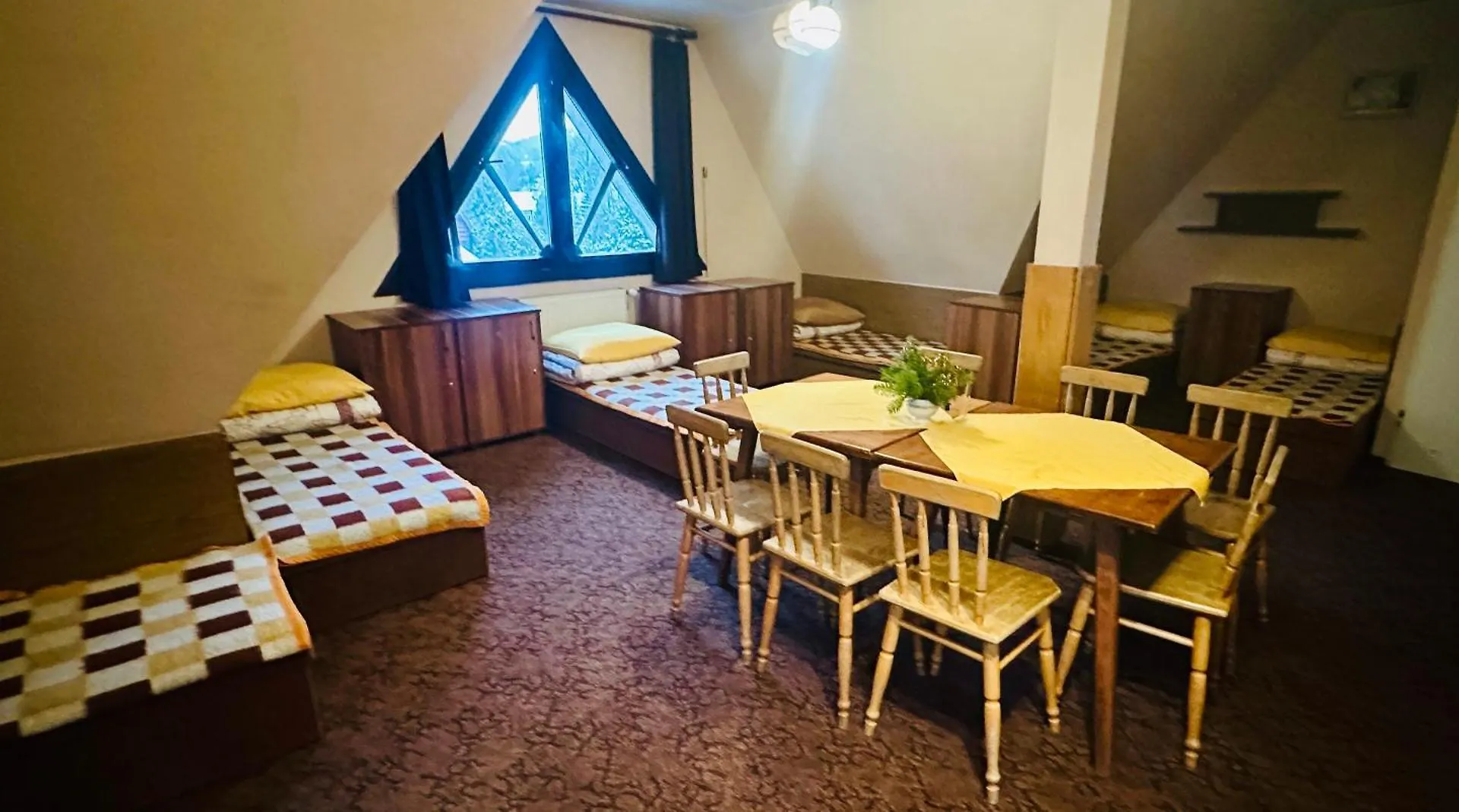 Hostal Albergue Miedzynarodowe Schronisko Mlodziezowe Ptsm Szarotka Zakopane